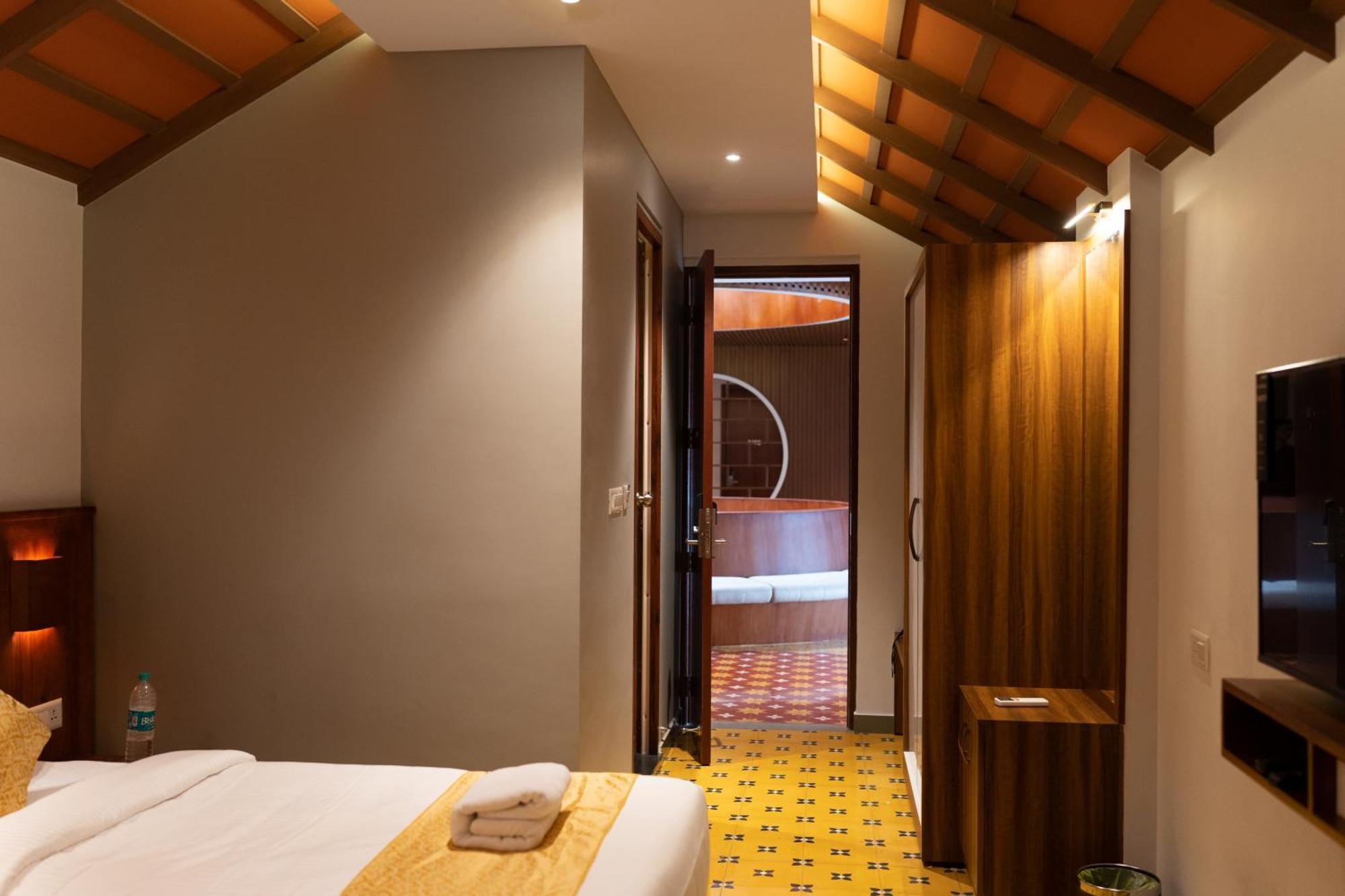 Palcastle Regency Hotell Palakkad Exteriör bild